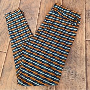 NWOT LulaRoe leggings with arrow print.